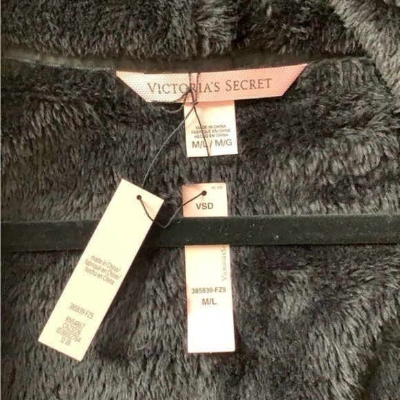 NET VS Black Plush Robe - Picture 4 of 5